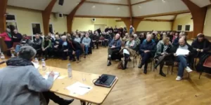 Read more about the article Réunion Publique à Tennie : La Communauté Mobilisée Face à la Crise Médicale